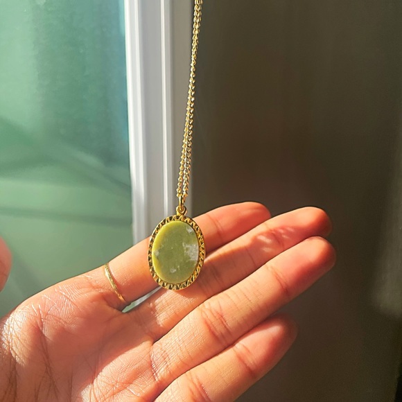 Olive Stone Pendant with Gold necklace - Picture 6 of 7